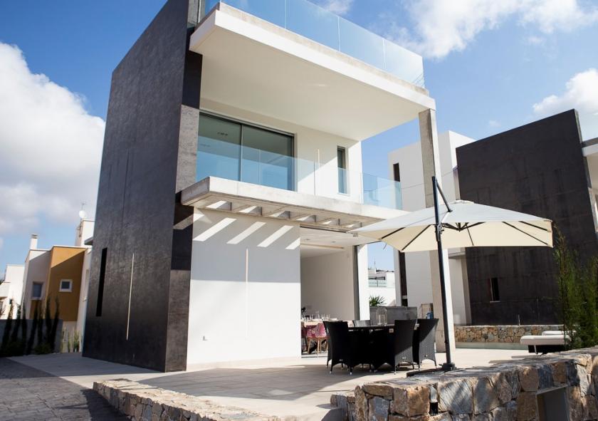 LAS DALIAS  in Saturday Rentals
