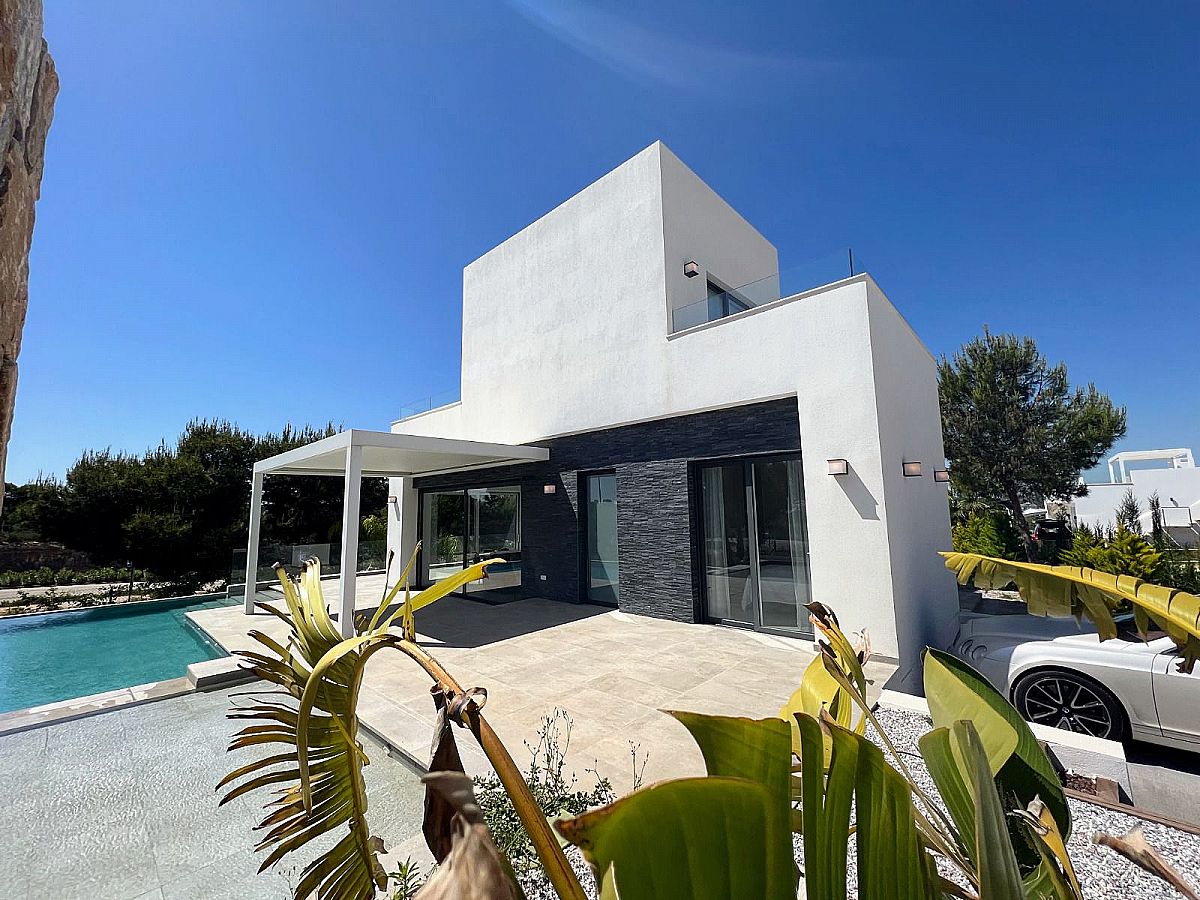 LC-villa  in Saturday Rentals